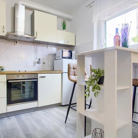 Suzy's Botanica Apartman